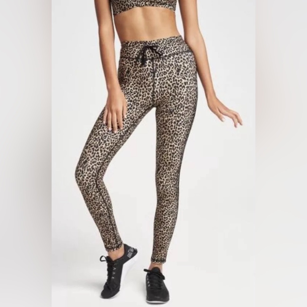 The Upside Movement Legging Leopard Yoga Crop
Drawstring Elastic Waist US Size 8